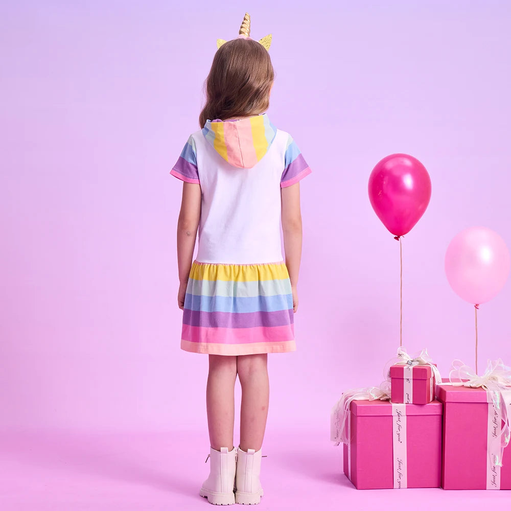 Vestido Unicório e Arco-Íris com capuz + 🎁 BRINDE tiara Unicórnio