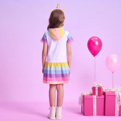 Vestido Unicório e Arco-Íris com capuz + 🎁 BRINDE tiara Unicórnio